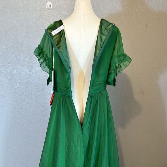 NEW Mac Duggal ruffle trimmed sleeve wrap over flowy emerald gown size 8 - Picture 9 of 14